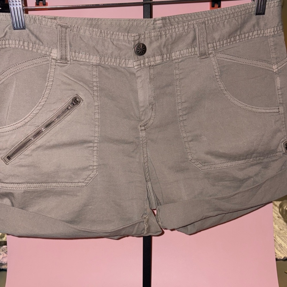 ATHLETA Cargo Utility Cuffed Cargo Shorts multi Pockets.